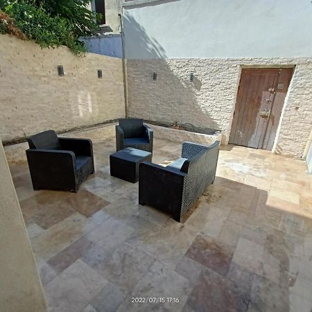 T2 Renove En Rdc Avec Cour, Intra Muros Avignon Exteriör bild