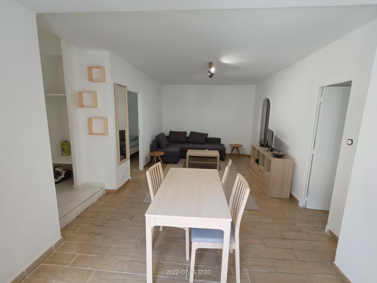 T2 Renove En Rdc Avec Cour, Intra Muros Avignon Exteriör bild